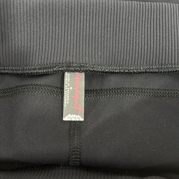 FP Movement Activewear Black Pull On Side Pockets Shorts Size M - Picture 3 of 8